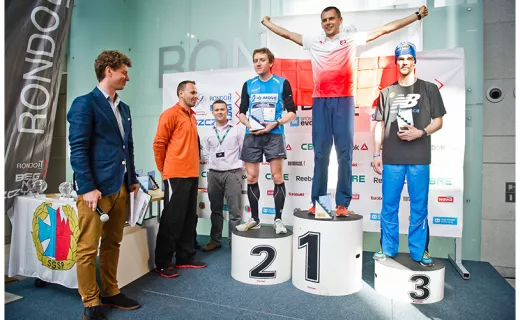Wbiegli na Szczyt Rondo I. Niektórzy boso. Piotr i Dominika wreszcie dopięli celu [ZDJĘCIA] - 15